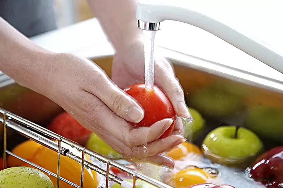 washing vegetables and fruits to prevent worm infestation