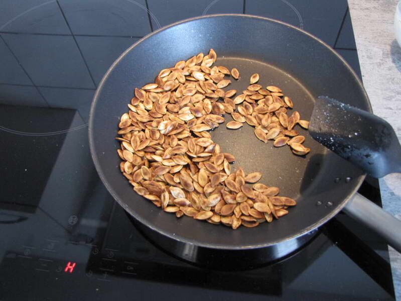 Roasted pumpkin seeds are useful for getting rid of parasites and for pregnant women